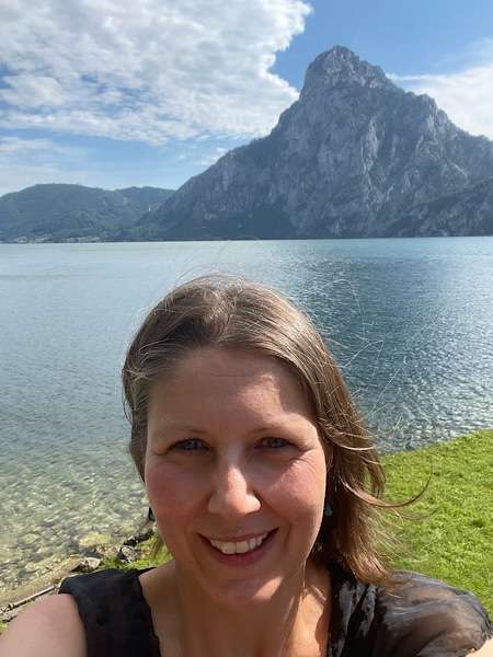 Selfie in front of Lake Traunsee and mountain Traunstein